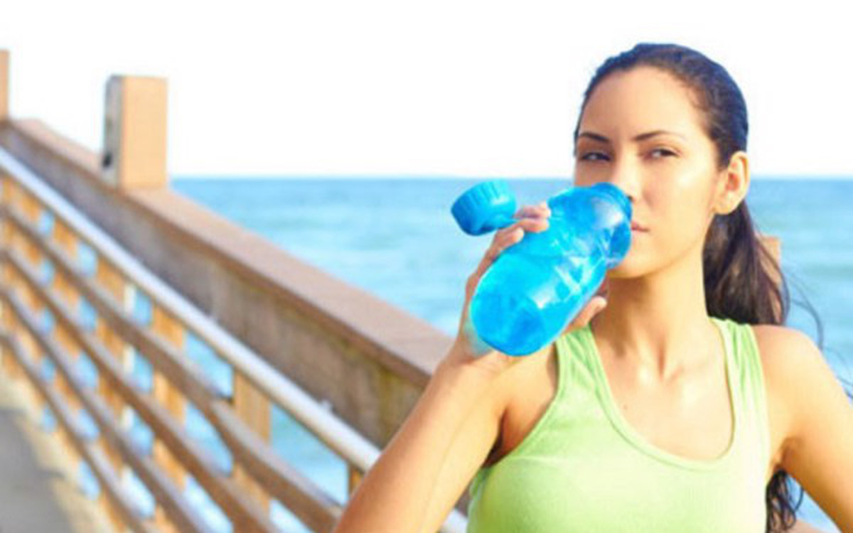 uống nước thể thao 